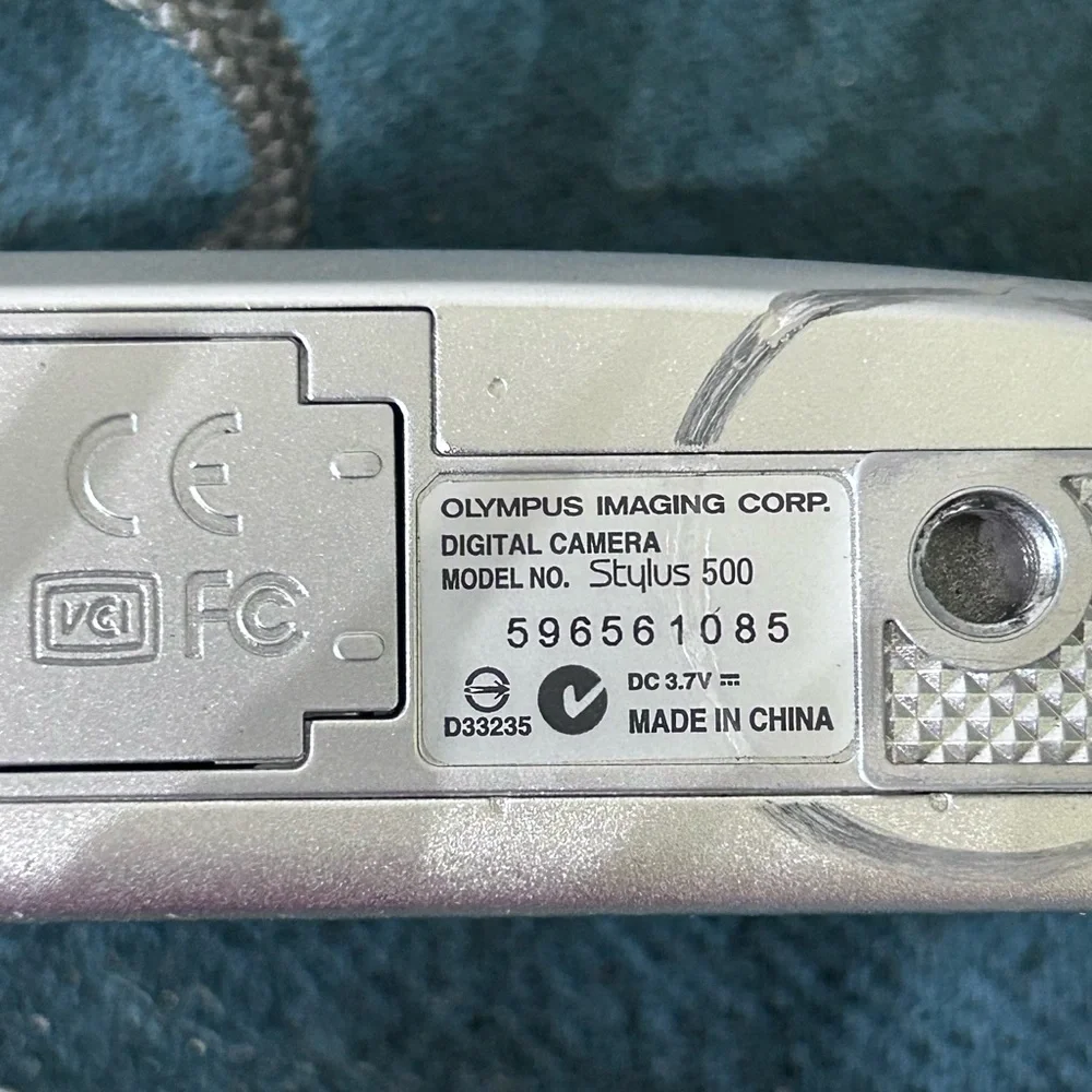 Olympus‎ stylus 500 digital camera silver w/battery and charger, not working